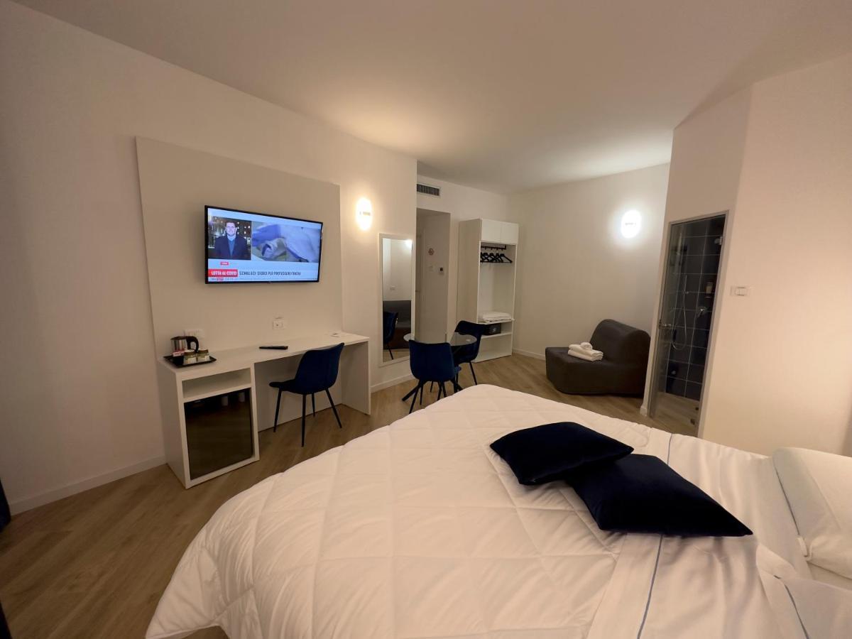 Hotel Smart Cruise Civitavecchia Exterior photo